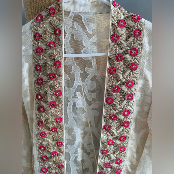 Beautifull cape and pants in dull gold color! - Picture 5 of 9